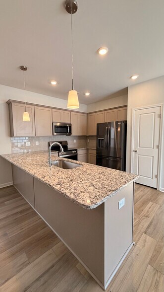 Building Photo - 1428 Donhill Dr