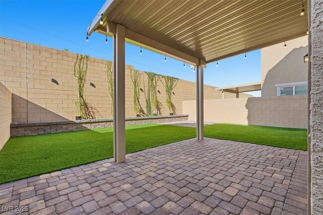 Building Photo - 8609 Faxom St