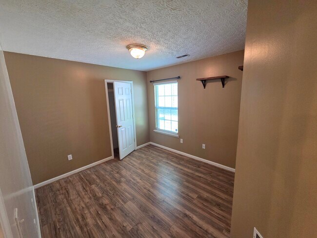 Building Photo - 209 Lucille Dr