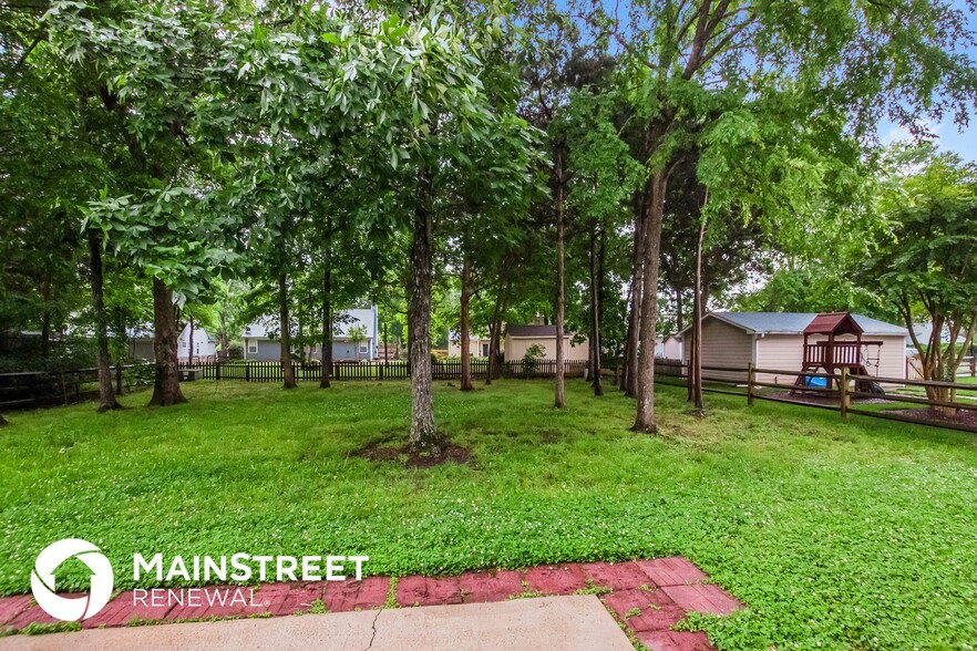 Building Photo - 13706 Poppleton Ct