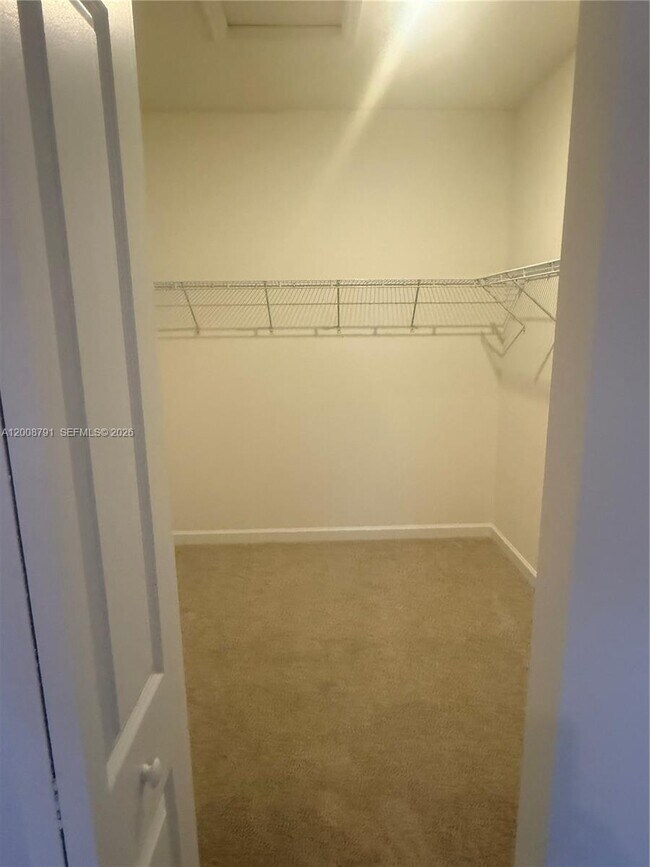 Building Photo - 2746 SE 24th Terrace