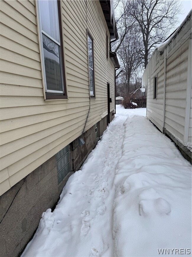 Building Photo - 350 Delaware St