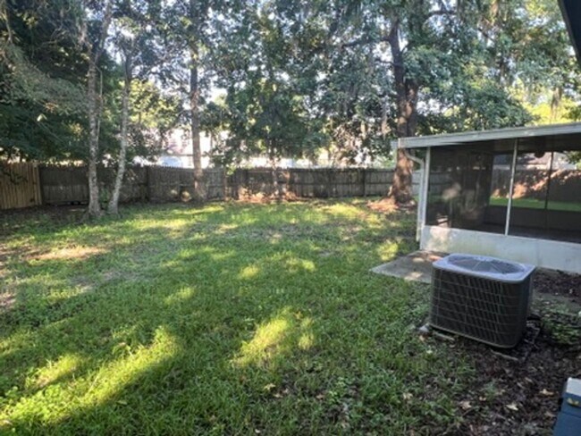 Building Photo - Two Story 3BR 2.5 Bath Available Early Sep...