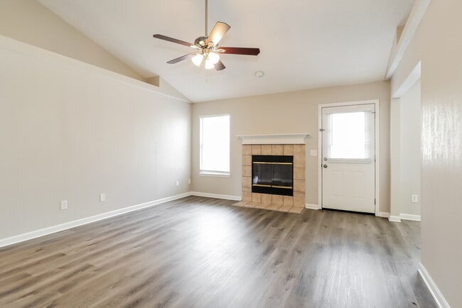 Building Photo - 548 Edward Rutledge St