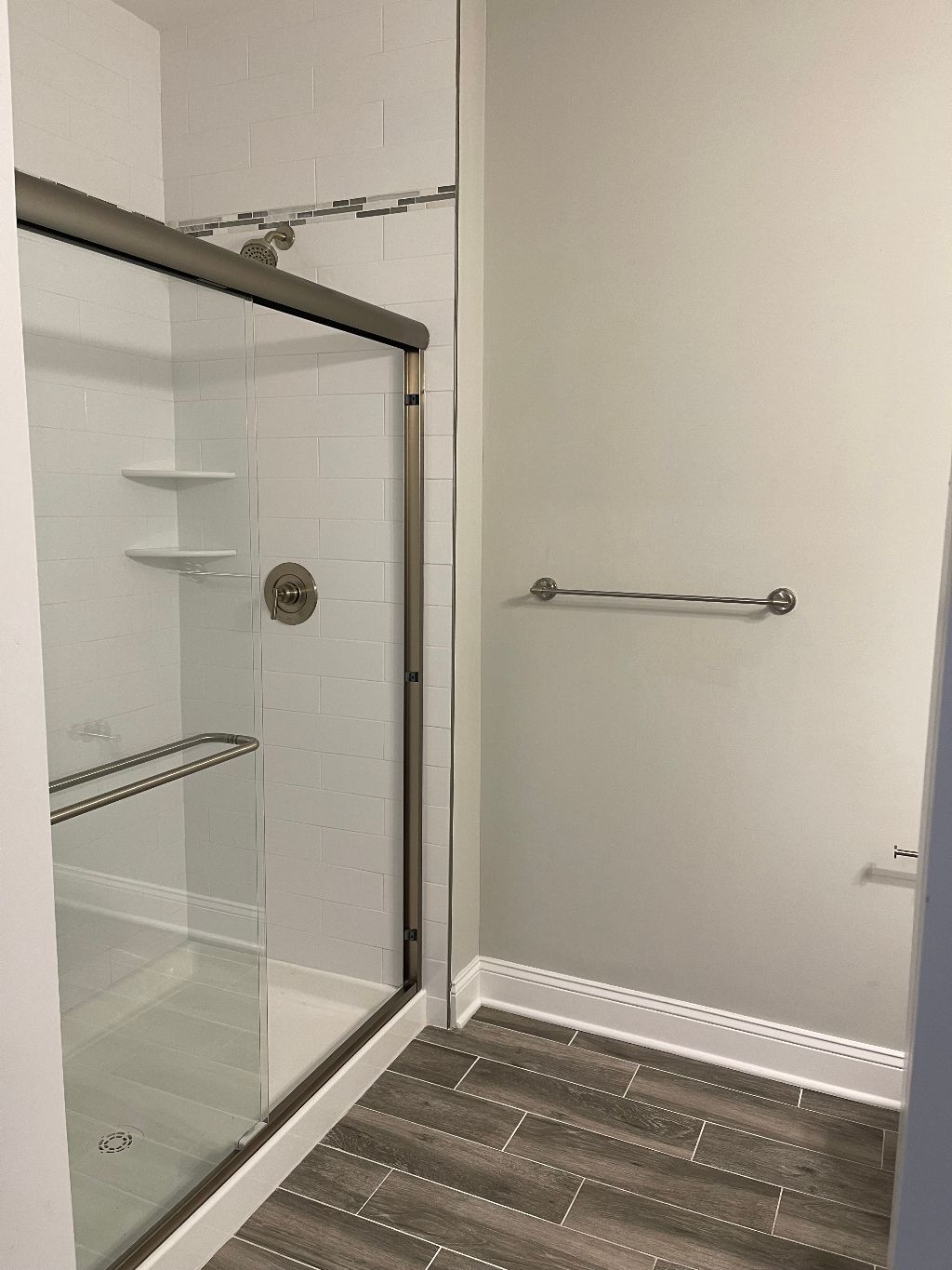 shower - 320 Howe Ave