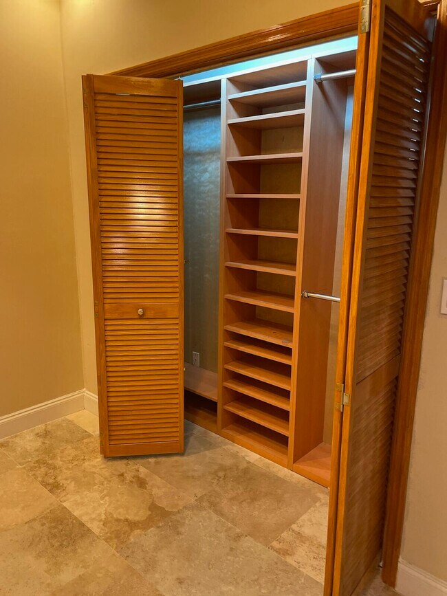 Building Photo - 6675 NW 25th Way