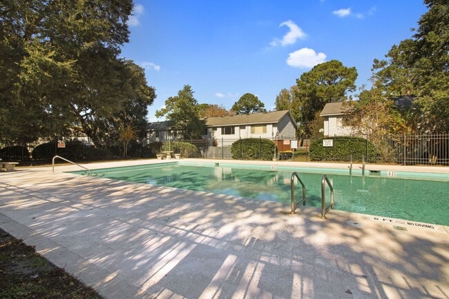 Building Photo - Knollwood Estates