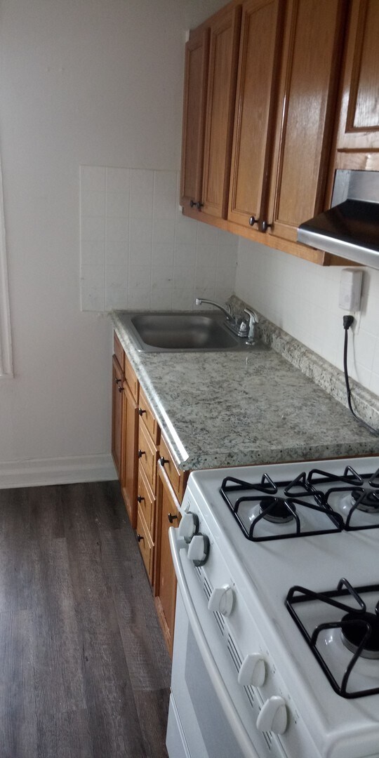 Building Photo - 103 W. 27th St.