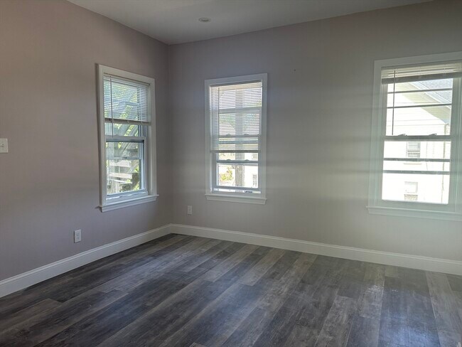 Building Photo - 205 Bussey St