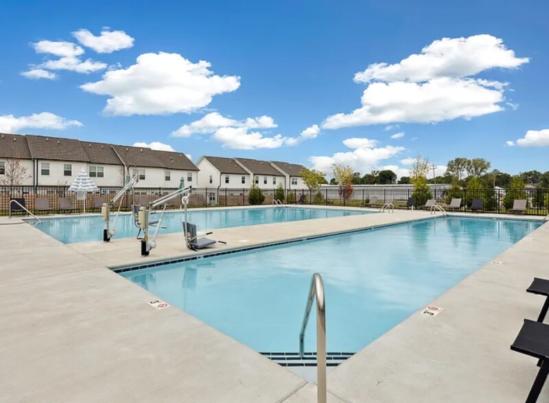 Building Photo - 2129 Bayport Ave