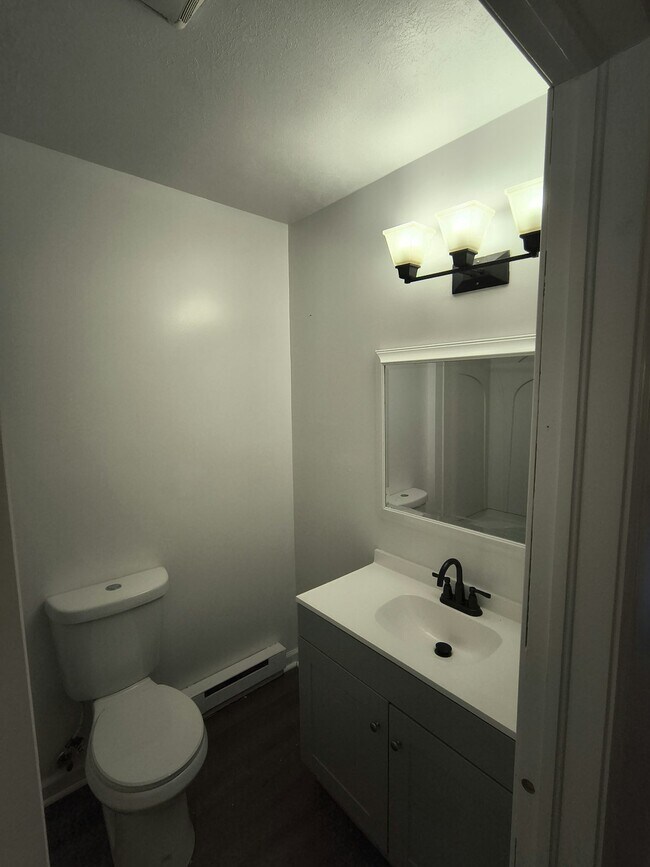 Building Photo - 428 Cross St