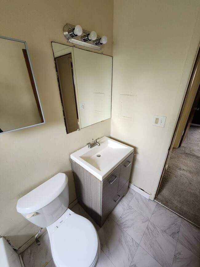 Building Photo - Move-In Special: Save $300 on This Charmin...