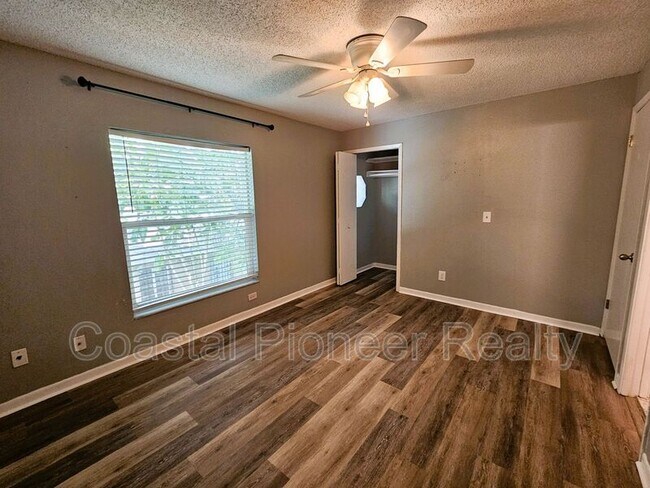 Building Photo - 504 S Westland Ave