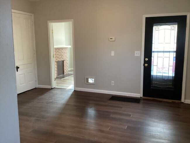 Building Photo - MOVE-IN SPECIAL!! - FIRST MONTH FREE!! - 1...