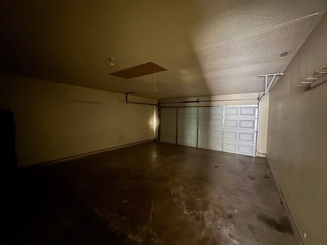 Building Photo - 2505 Windmill Dr