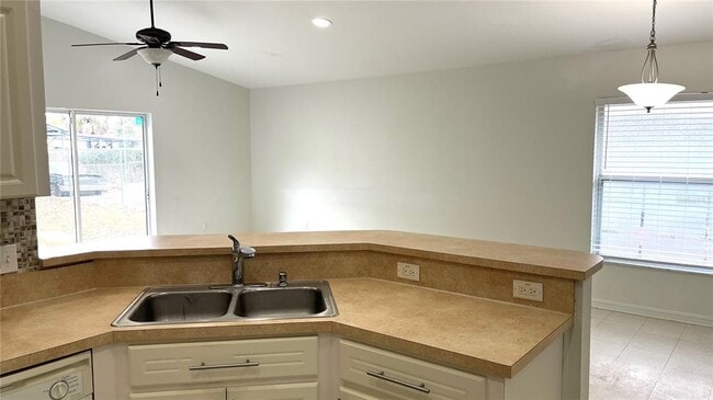 Building Photo - 1310 E Myrtle St