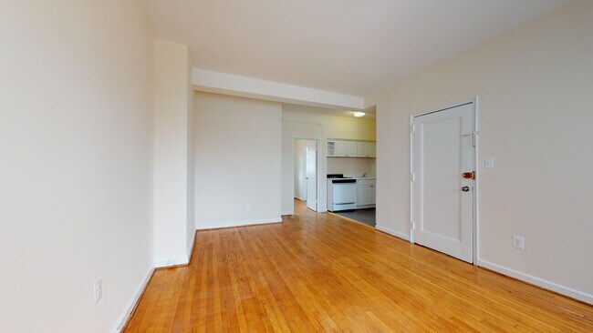 Building Photo - 109 C St SE