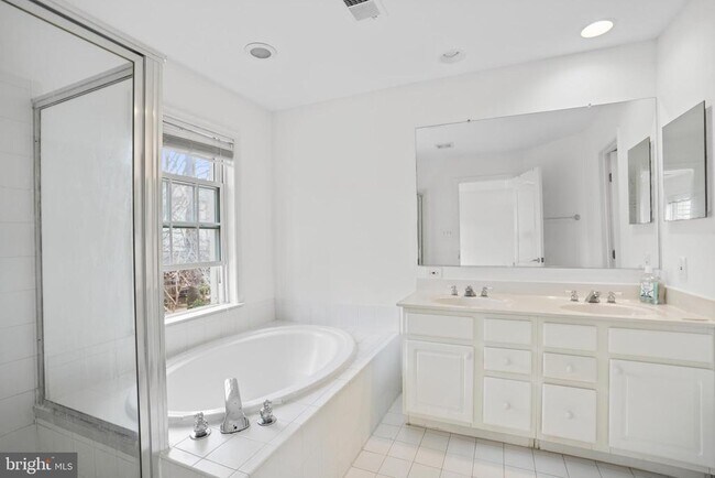 Building Photo - 12033 Treeline Way