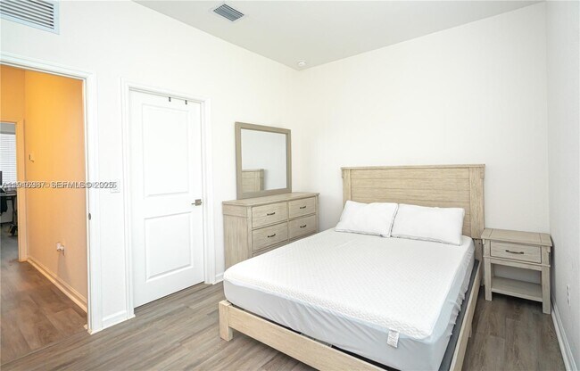 Building Photo - 2820 NW 180th St