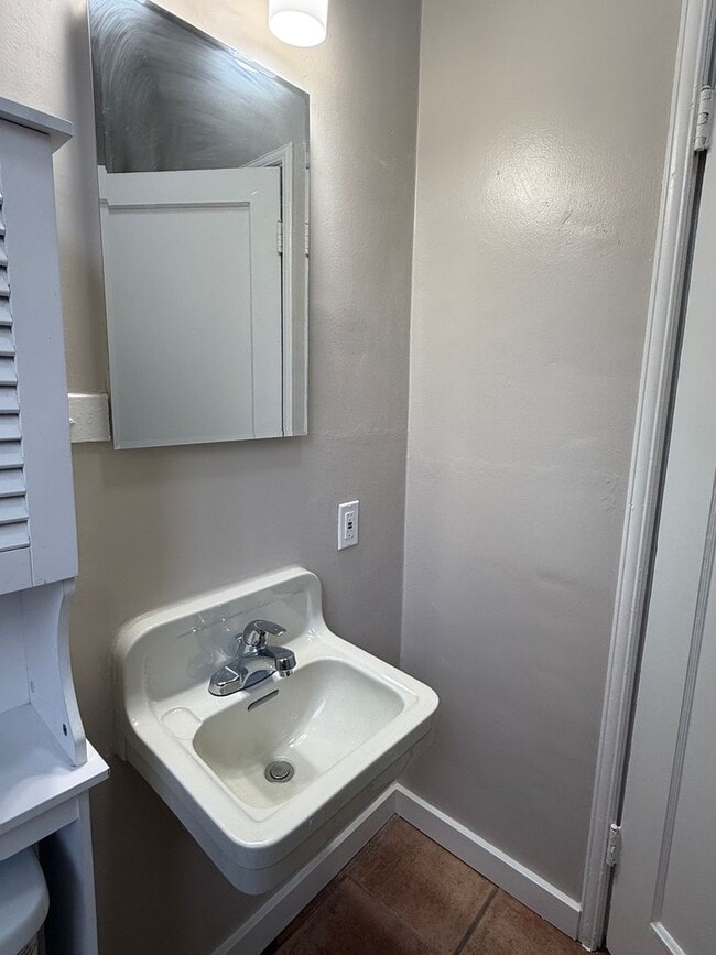 Building Photo - Chestnut Street-1312