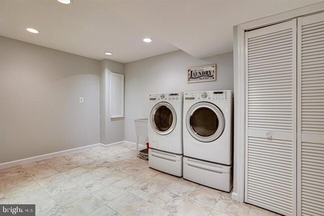 Building Photo - 2601 Seskey Glen Ct