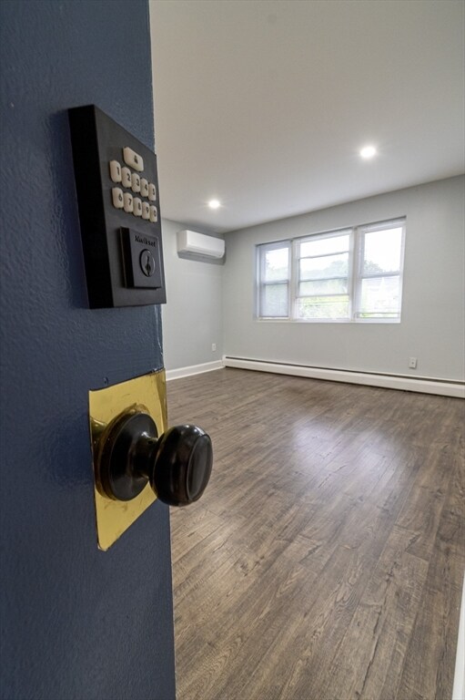 Building Photo - 225 S Main St