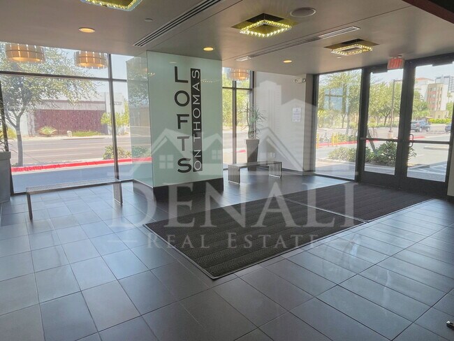 Building Photo - 535 W Thomas Rd