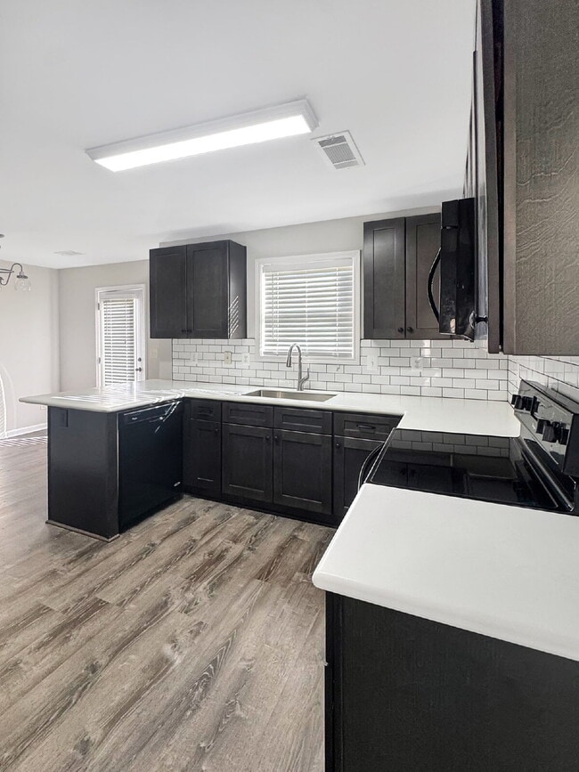 Building Photo - Now Available in Heritage Pointe!