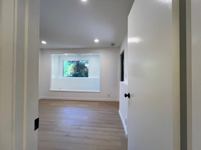 Building Photo - 4204 85th Ave SE