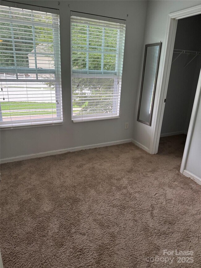 Building Photo - 5919 Fazenda Drive