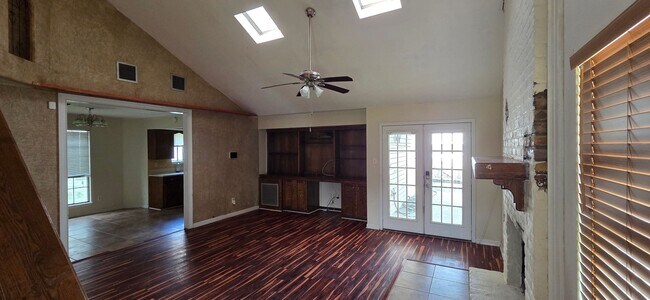 Building Photo - Home with 2 car garage