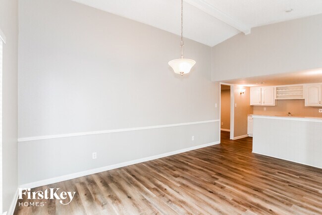 Building Photo - 1300 Royal Oak Dr