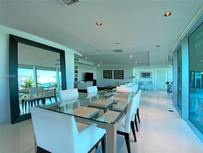 Building Photo - 1200 Holiday Dr