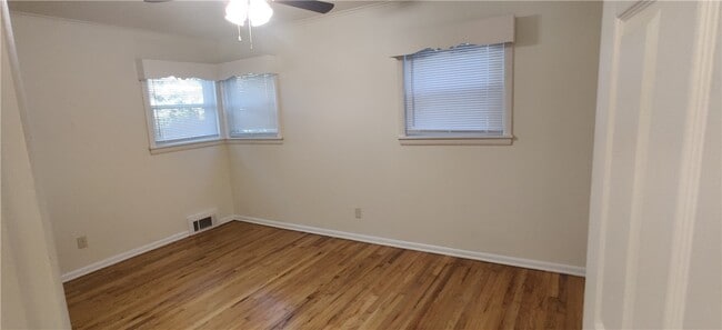 Building Photo - 1350 N Kings Dr