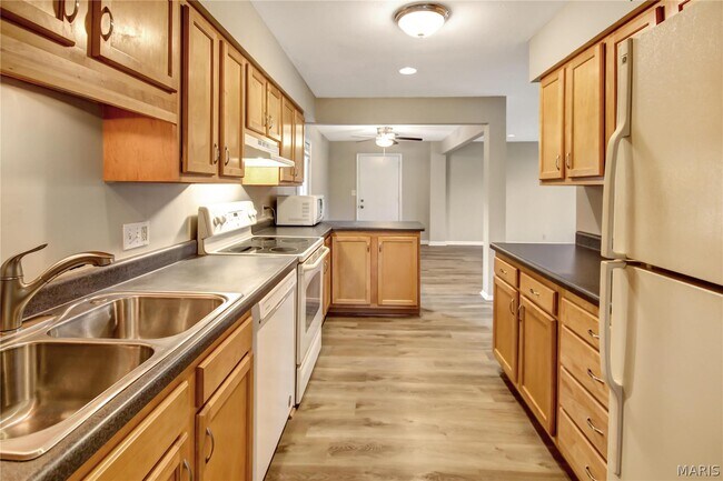 Building Photo - 3 Pem Rd