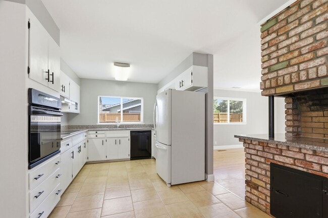 Building Photo - Wow! What a Great Home! Available Now!