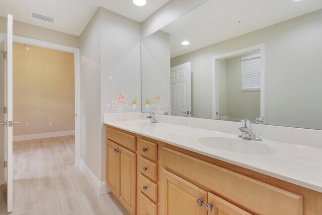 Building Photo - 12643 SE Old Cypress Dr