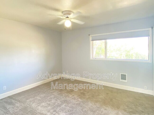 Building Photo - 5230 NE Laurel Dr