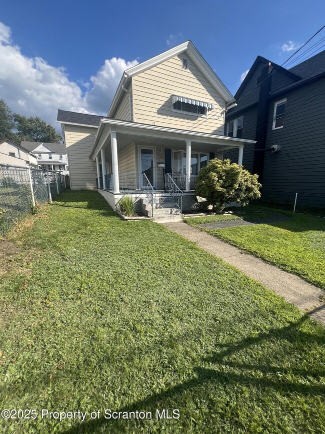 Primary Photo - 1306 Adams Ave
