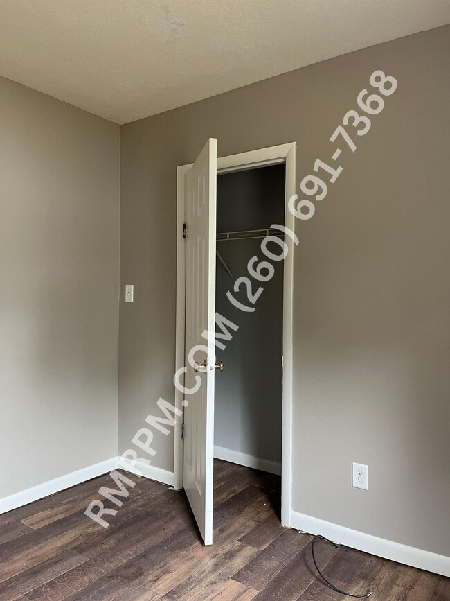 Building Photo - 1220 Fairview Ave