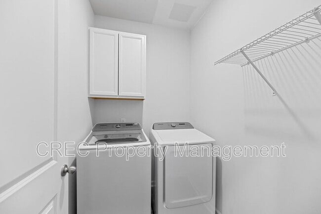 Building Photo - 657 Ladywood Dr