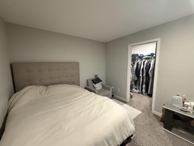 Building Photo - Prime Location Giant four-bed two-bath off Greenway in Longfellow!