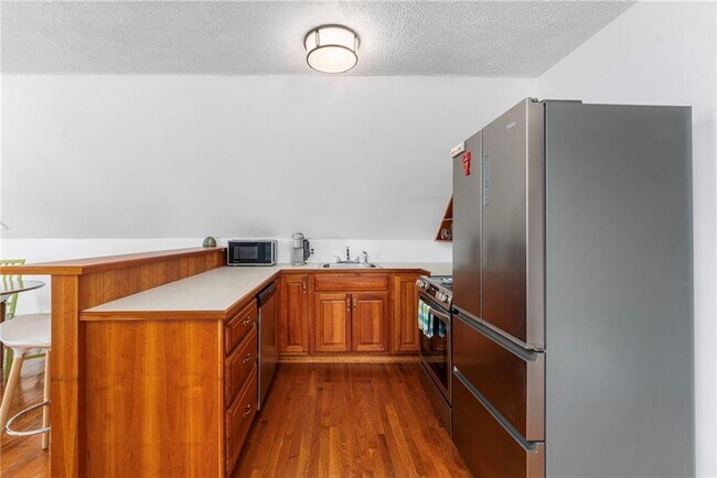 Building Photo - 183 Wood St