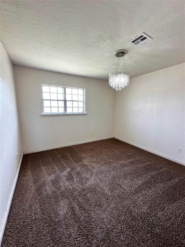 Building Photo - 1604 NW 33rd St