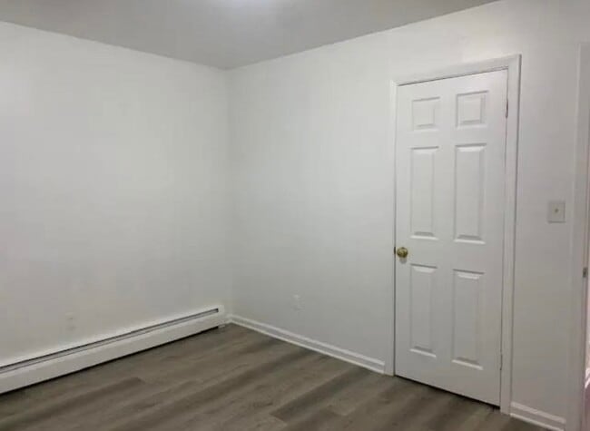 Building Photo - 121 Mallory Ave