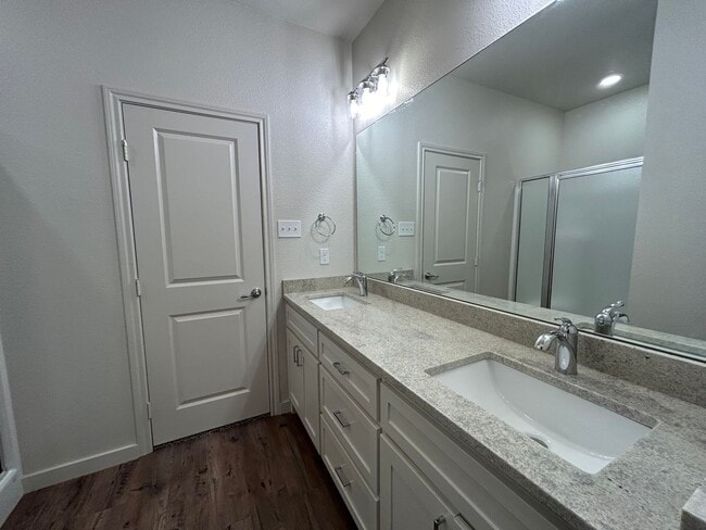 Building Photo - Luxury Townhome in Abbey Glen Community!