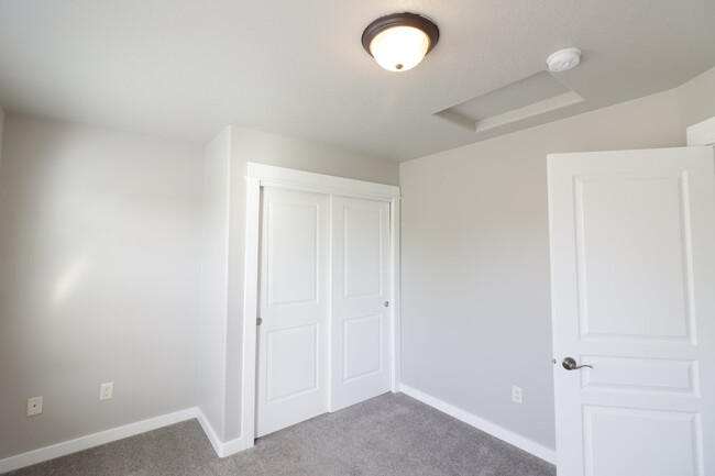 Building Photo - Charming 3-Bedroom Home with Designer Touc...