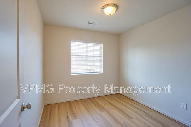 Building Photo - 2105 NE 118th Pl