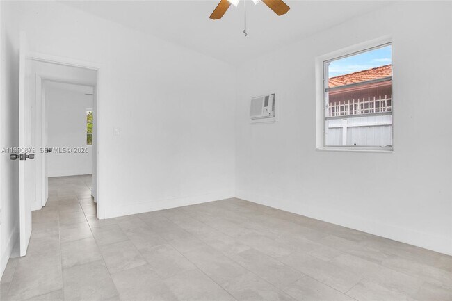 Building Photo - 6339 SW 32nd St