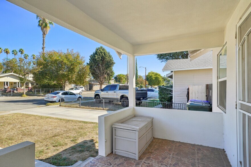 Building Photo - 379 W 19th St